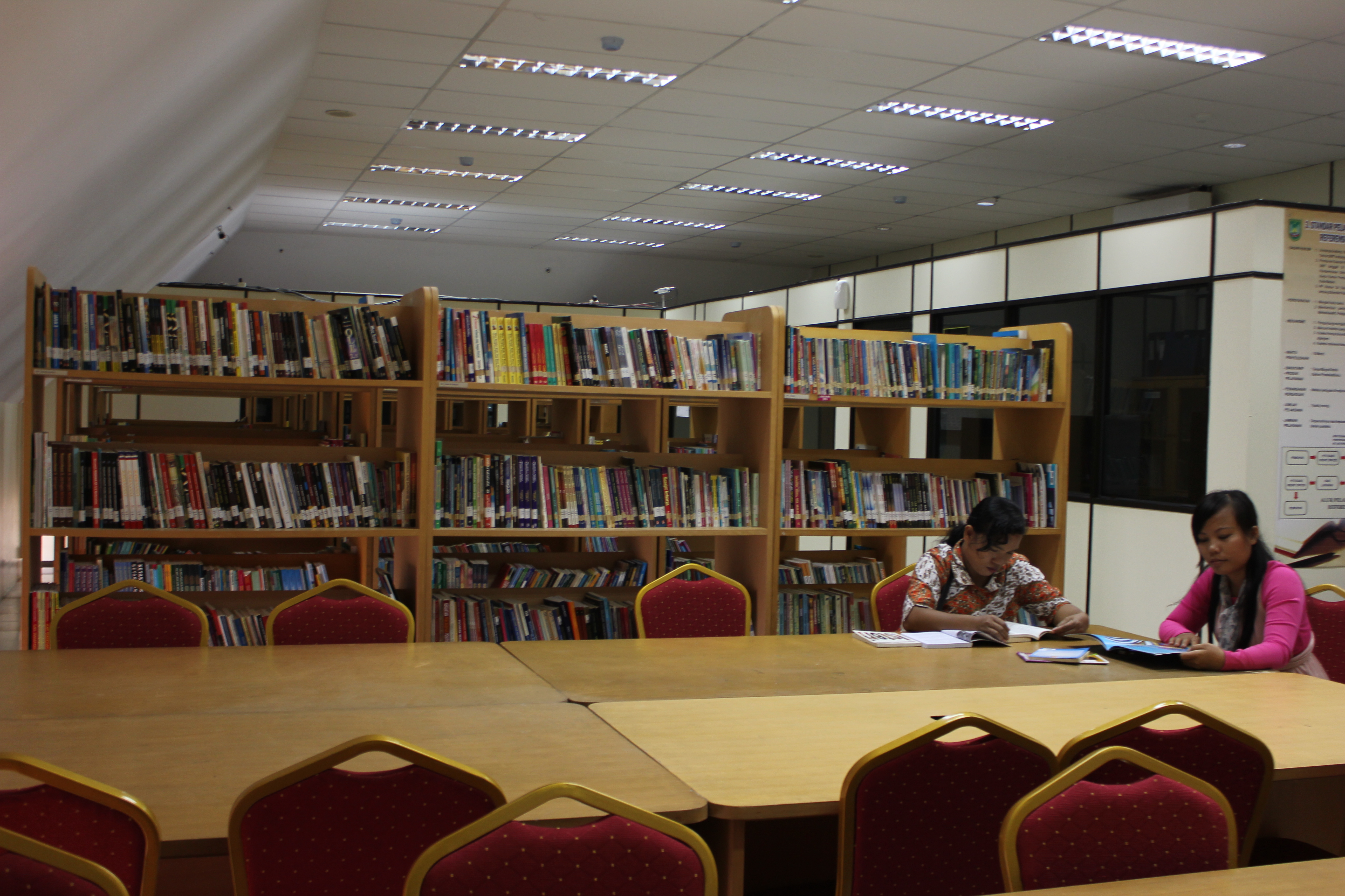 Melihat Perpustakaan  Kota Batam di Lantai 7 Kantor Wali 